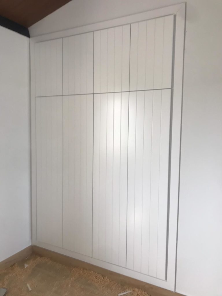 VESTIDOR Y PUERTA DE PASO Y FRENTE ARMARIO