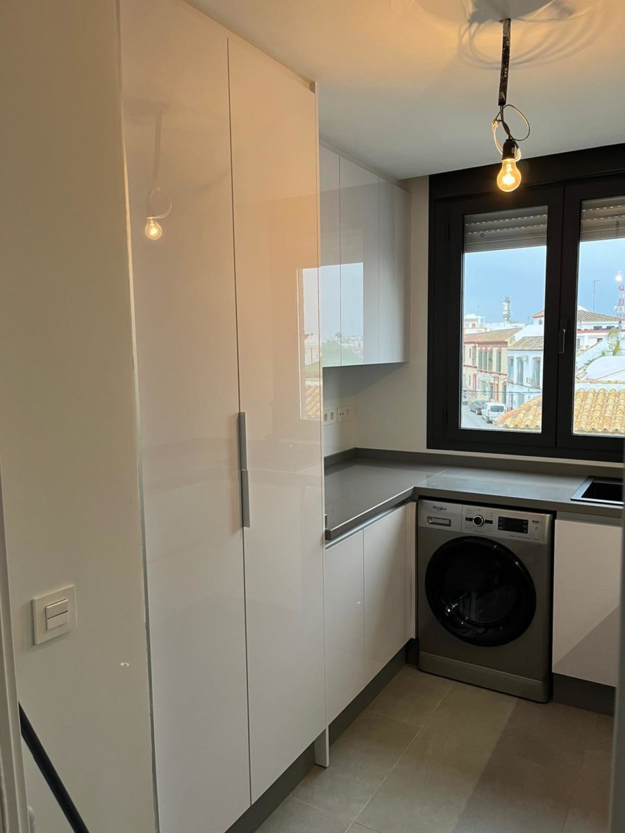 Puerta luxe blanca Silestone gris 1